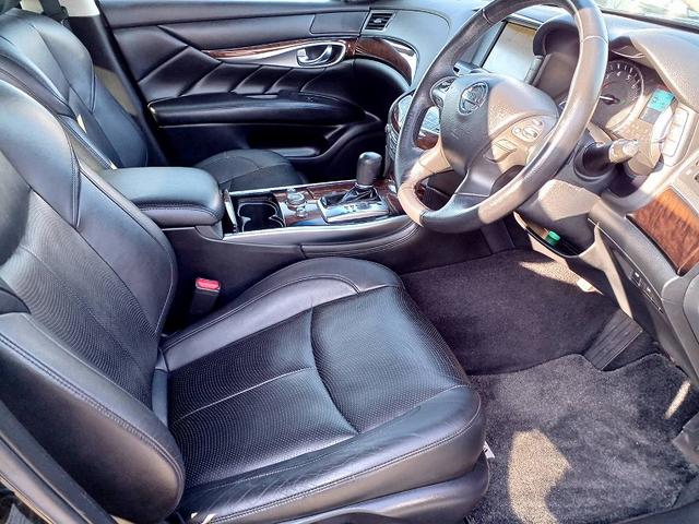 フーガハイブリッド ベースグレード　レザーシート　ナビ　地デジ　ローダウン　Ｂカメラ　２０インチアルミ　Ｍシート　Ｐシート　シートヒーター　ＨＩＤライト　フォグ　スマートキー　Ｐスタート　ＥＴＣ　クルコン　ステリモ　Ａライト　電格ミラー（11枚目）