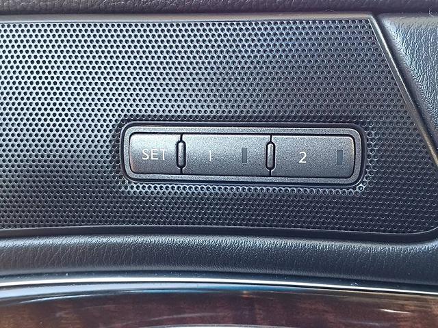 フーガハイブリッド ベースグレード　レザーシート　ナビ　地デジ　ローダウン　Ｂカメラ　２０インチアルミ　Ｍシート　Ｐシート　シートヒーター　ＨＩＤライト　フォグ　スマートキー　Ｐスタート　ＥＴＣ　クルコン　ステリモ　Ａライト　電格ミラー（25枚目）