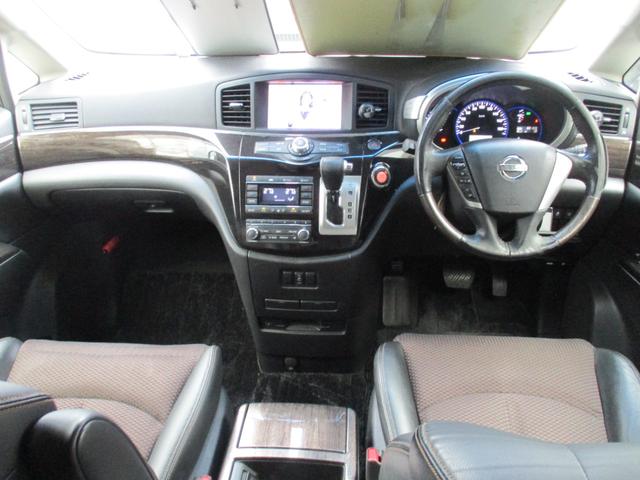 エルグランド ２５０ハイウェイスターアーバンクロム　ワンオーナータイミングチエーン両側パワースライドドアナビＴＶ全方位パノラマモニターハーフレザーシートオツトマンシートプツシュスタータースマートキーＥＴＣキセノン前後コーナーセンサーデユアルエアコン（15枚目）