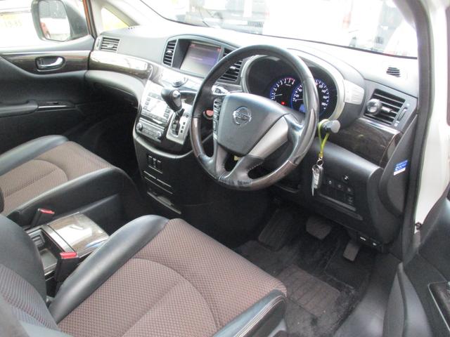 エルグランド ２５０ハイウェイスターアーバンクロム　ワンオーナータイミングチエーン両側パワースライドドアナビＴＶ全方位パノラマモニターハーフレザーシートオツトマンシートプツシュスタータースマートキーＥＴＣキセノン前後コーナーセンサーデユアルエアコン（16枚目）