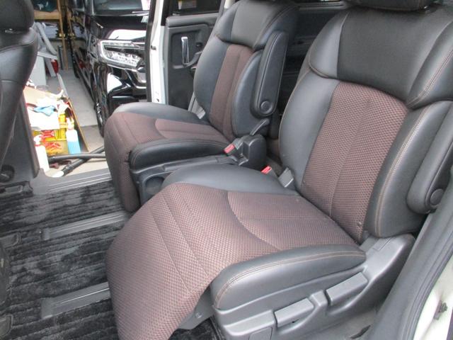 エルグランド ２５０ハイウェイスターアーバンクロム　ワンオーナータイミングチエーン両側パワースライドドアナビＴＶ全方位パノラマモニターハーフレザーシートオツトマンシートプツシュスタータースマートキーＥＴＣキセノン前後コーナーセンサーデユアルエアコン（18枚目）