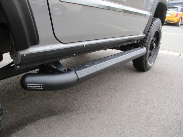 ジムニー ＸＬ　２インチリフトアツプ前後トーションバー装備社外アルミサイドステップルーフキャリアリヤラダー社外ＬＥＤライトレザーシートカバー社外コンビステアリングナビＴＶバツクカメラプツシュスタータースマートキー（18枚目）