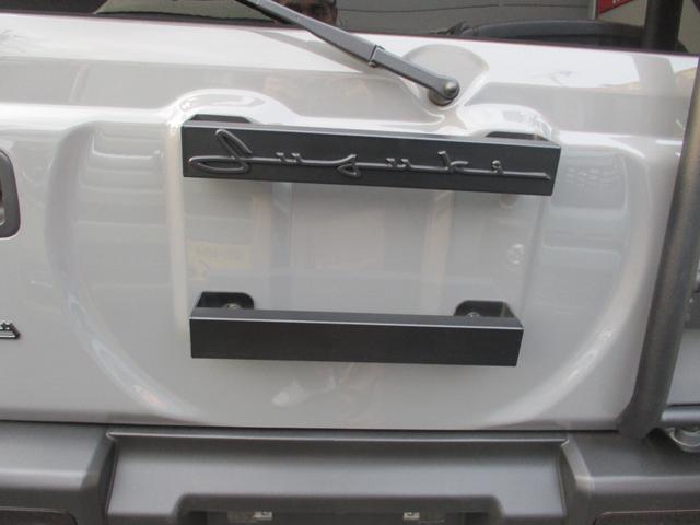 ジムニー ＸＬ　２インチリフトアツプ前後トーションバー装備社外アルミサイドステップルーフキャリアリヤラダー社外ＬＥＤライトレザーシートカバー社外コンビステアリングナビＴＶバツクカメラプツシュスタータースマートキー（19枚目）