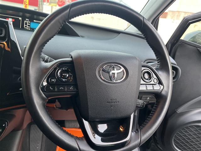 プリウス S ETC レーンアシスト オートクルーズコントロール 衝突被害軽減システム アルミホイール LEDヘッドランプ CVT スマートキー アイドリングストップ 盗難防止システム 衝突安全ボディ ABS(2枚目)