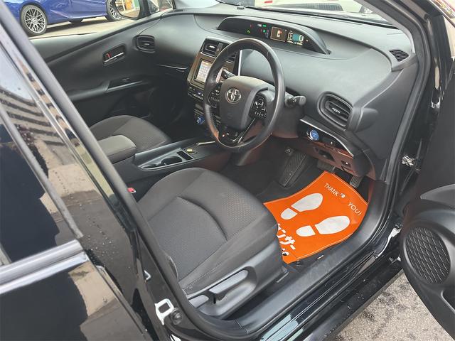 プリウス S ETC レーンアシスト オートクルーズコントロール 衝突被害軽減システム アルミホイール LEDヘッドランプ CVT スマートキー アイドリングストップ 盗難防止システム 衝突安全ボディ ABS(6枚目)