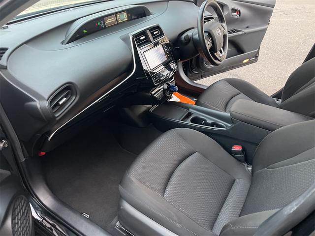 プリウス S ETC レーンアシスト オートクルーズコントロール 衝突被害軽減システム アルミホイール LEDヘッドランプ CVT スマートキー アイドリングストップ 盗難防止システム 衝突安全ボディ ABS(7枚目)