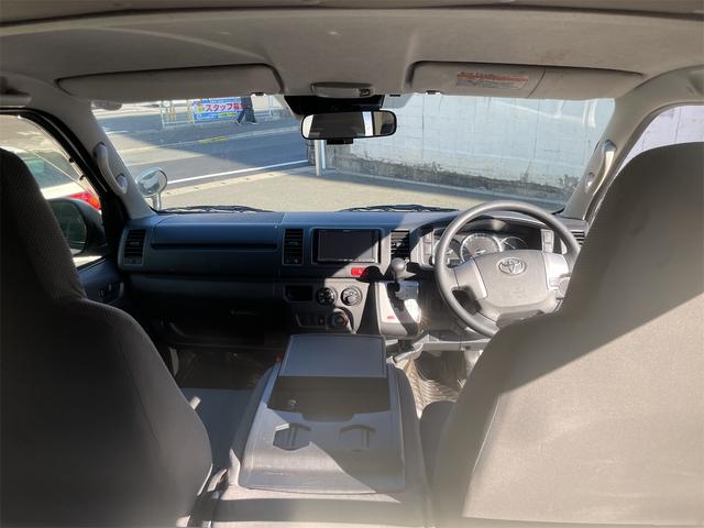 レジアスエースバン ＤＸ　ドライブレコーダー　ＥＴＣ　バックカメラ　ナビ　衝突被害軽減システム　両側スライドドア　オートマチックハイビーム　キーレスエントリー　電動格納ミラー　ＡＴ　エアコン　パワーウィンドウ　運転席エアバッグ（2枚目）