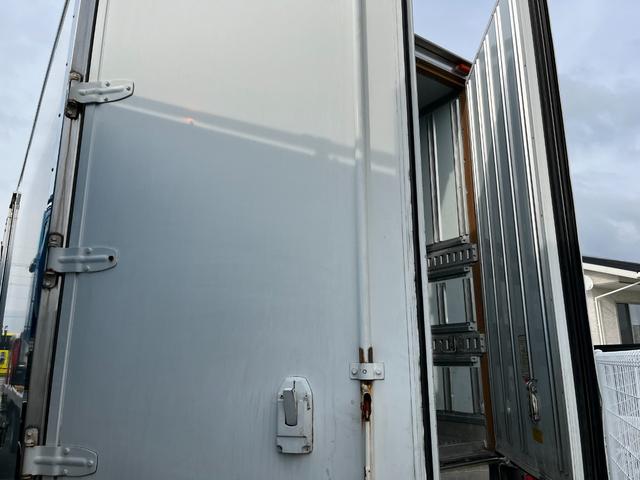 フォワード 中型冷蔵冷凍車 トラック MT 後輪ダブル エアコン 運転席エアバッグ 車検令和6年7月(28枚目)