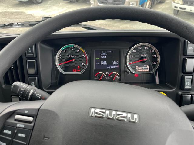 ギガ 　１０トンダンプ　スウェーデン鋼使用　ＭＴ　後輪ダブル　レーンアシスト　バックカメラ　アイドリングストップ　ＥＳＣ　エアコン　ＵＳＢ走行７５０キロ（8枚目）