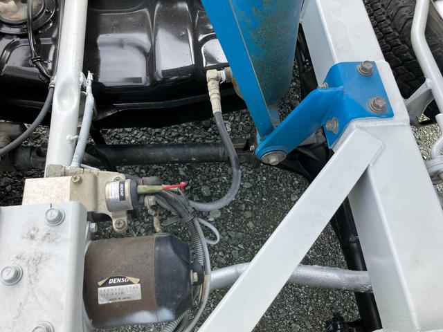 キャリイトラック 　スズキ　ダンプ　　４ＷＤ　車検付き　荷台新調（10枚目）