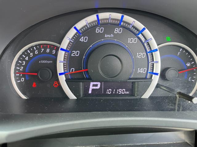 ワゴンＲスティングレー Ｘ　ＨＩＤ　ＣＶＴ　盗難防止システム　ＡＢＳ　アルミホイール　衝突安全ボディ　エアコン　パワーステアリング　パワーウィンドウ（13枚目）