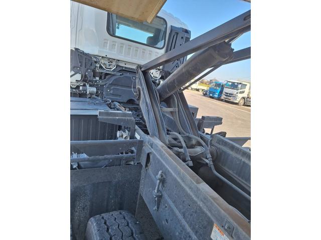 ギガ 　いすゞ大型ダンプ　後輪ダブル　Ｌゲート仕様車（17枚目）