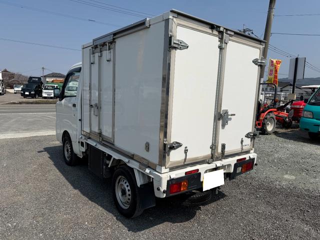 ハイゼットトラック 　ダイハツ　冷凍冷蔵車　ＡＴ　両側スライドドア　バックアイカメラ　ドライブレコーダー（8枚目）