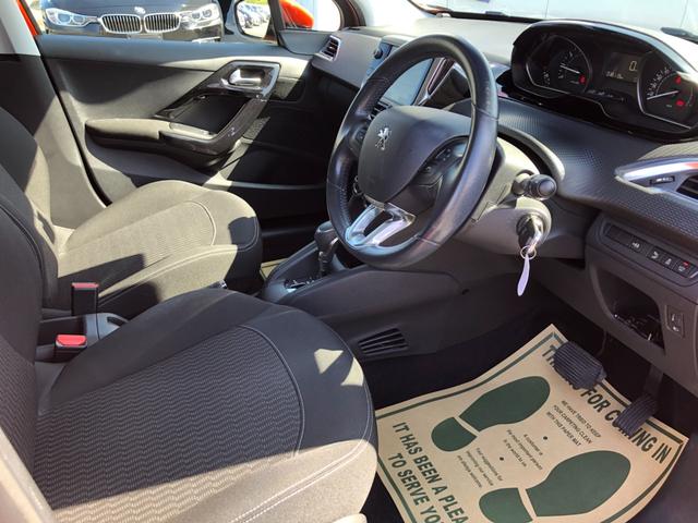 ２０８ スタイル　／ワンオーナー　禁煙車　ナビ　フルセグＴＶ　バックカメラ　Ｂｌｕｅｔｏｏｔｈオーディオ対応　ＥＴＣ　クルーズコントロール　ＬＥＤポジションライト　オートキセノンライト　バックソナー　シティセーフティ（17枚目）