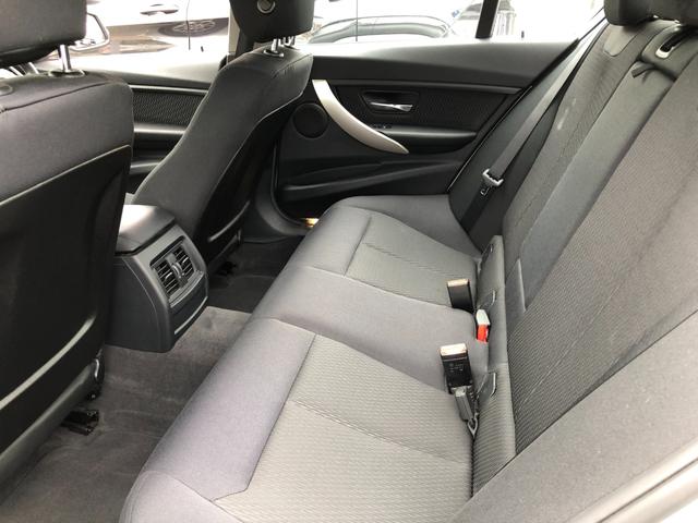 ３シリーズ ３２０ｉ　／ナビ　バックカメラ　Ｂｌｕｅｔｏｏｔｈ　ＤＶＤ再生　アダプティブクルーズ　衝突軽減ブレーキ　バックソナー　パワーシート　ＥＴＣ　スマートキー２個　ワンオーナー　禁煙車　整備記録簿（19枚目）