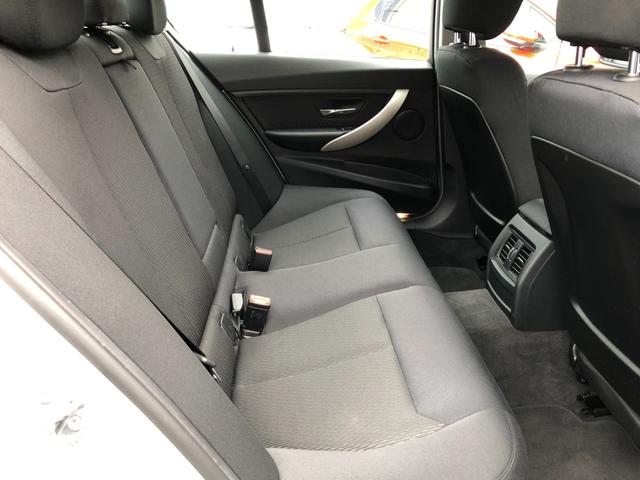 ３シリーズ ３２０ｉ　／ナビ　バックカメラ　Ｂｌｕｅｔｏｏｔｈ　ＤＶＤ再生　アダプティブクルーズ　衝突軽減ブレーキ　バックソナー　パワーシート　ＥＴＣ　スマートキー２個　ワンオーナー　禁煙車　整備記録簿（20枚目）