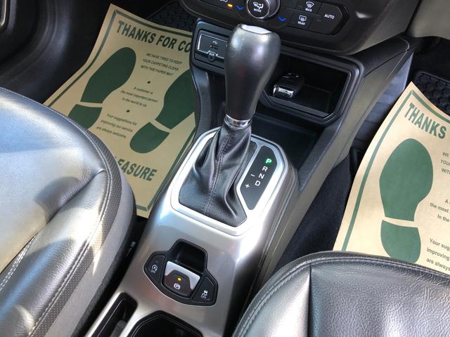 ジープ・レネゲード リミテッド /ナビ TV バックカメラ Bluetooth レザーシート パワーシート シートヒーター ハンドルヒーター キセノンライト スマートキー アダプティブクルーズ ブラインドスポット 衝突軽減ブレーキ(17枚目)