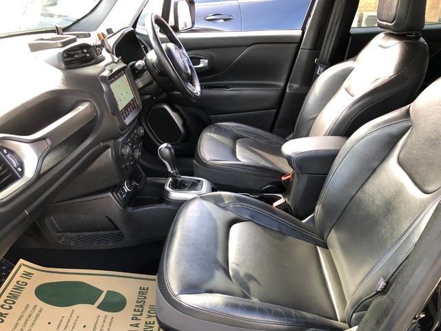 ジープ・レネゲード リミテッド /ナビ TV バックカメラ Bluetooth レザーシート パワーシート シートヒーター ハンドルヒーター キセノンライト スマートキー アダプティブクルーズ ブラインドスポット 衝突軽減ブレーキ(19枚目)