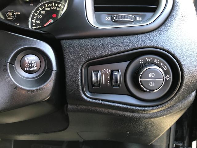 ジープ・レネゲード リミテッド /ナビ TV バックカメラ Bluetooth レザーシート パワーシート シートヒーター ハンドルヒーター キセノンライト スマートキー アダプティブクルーズ ブラインドスポット 衝突軽減ブレーキ(27枚目)