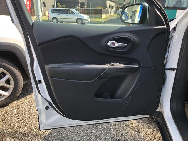 ジープ・チェロキー ロンジチュード セーフティパッケージ/ナビ フルセグTV バックカメラ Bluetooth スマートキー パワーシート パワーバックドア 衝突軽減 ブラインドスポット 前後ソナー レーダークルーズ パーキングアシスト(32枚目)