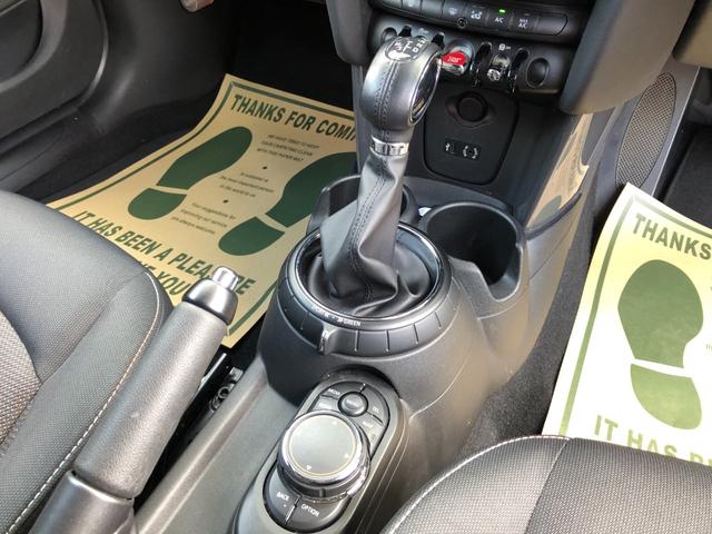 ＭＩＮＩ クーパー　／ナビ　フルセグＴＶ　バックカメラ　Ｂｌｕｅｔｏｏｔｈオーディオ　オートＬＥＤヘッドライト　ＬＥＤディスプレイリングライト　ＭＩＮＩドライビングモード　ワンオーナー禁煙車　ホワイトルーフ（16枚目）