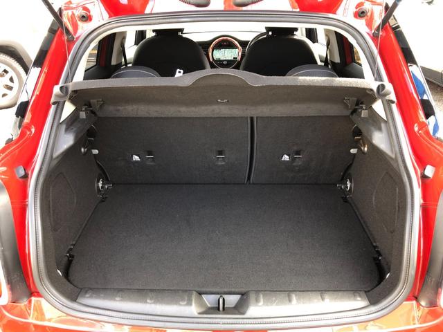 ＭＩＮＩ クーパー　／ナビ　フルセグＴＶ　バックカメラ　Ｂｌｕｅｔｏｏｔｈオーディオ　オートＬＥＤヘッドライト　ＬＥＤディスプレイリングライト　ＭＩＮＩドライビングモード　ワンオーナー禁煙車　ホワイトルーフ（21枚目）