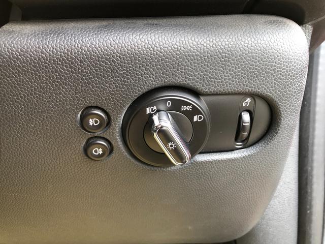 ＭＩＮＩ クーパー　／ナビ　フルセグＴＶ　バックカメラ　Ｂｌｕｅｔｏｏｔｈオーディオ　オートＬＥＤヘッドライト　ＬＥＤディスプレイリングライト　ＭＩＮＩドライビングモード　ワンオーナー禁煙車　ホワイトルーフ（24枚目）