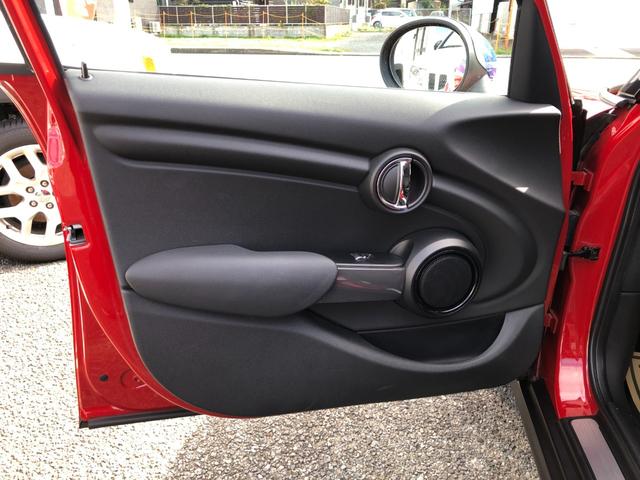 ＭＩＮＩ クーパー　／ナビ　フルセグＴＶ　バックカメラ　Ｂｌｕｅｔｏｏｔｈオーディオ　オートＬＥＤヘッドライト　ＬＥＤディスプレイリングライト　ＭＩＮＩドライビングモード　ワンオーナー禁煙車　ホワイトルーフ（27枚目）