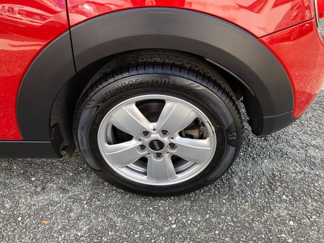 ＭＩＮＩ クーパー　／ナビ　フルセグＴＶ　バックカメラ　Ｂｌｕｅｔｏｏｔｈオーディオ　オートＬＥＤヘッドライト　ＬＥＤディスプレイリングライト　ＭＩＮＩドライビングモード　ワンオーナー禁煙車　ホワイトルーフ（30枚目）