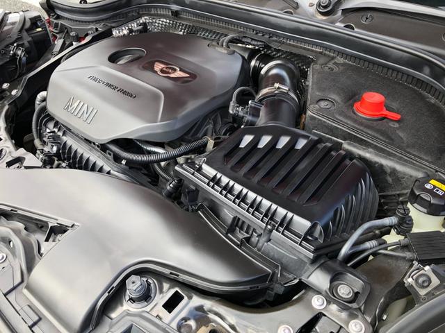 ＭＩＮＩ クーパー　／ナビ　フルセグＴＶ　バックカメラ　Ｂｌｕｅｔｏｏｔｈオーディオ　オートＬＥＤヘッドライト　ＬＥＤディスプレイリングライト　ＭＩＮＩドライビングモード　ワンオーナー禁煙車　ホワイトルーフ（46枚目）
