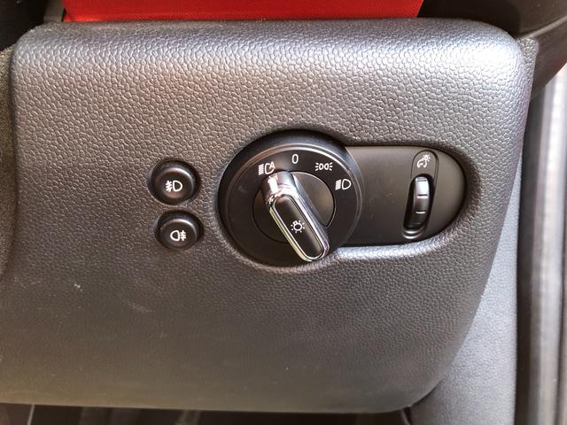 ＭＩＮＩ クーパー　／ナビ　フルセグＴＶ　バックカメラ　Ｂｌｕｅｔｏｏｔｈ　レザー調シートカバー　オートＬＥＤヘッドライト　ディスプレイＬＥＤリングライト　ＭＩＮＩドライビングモード　ＥＴＣ　ホワイトルーフ　前後ドラレコ（24枚目）