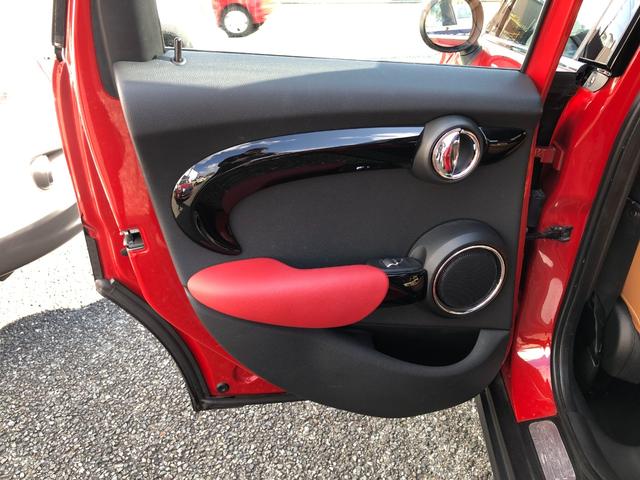 ＭＩＮＩ クーパー　／ナビ　フルセグＴＶ　バックカメラ　Ｂｌｕｅｔｏｏｔｈ　レザー調シートカバー　オートＬＥＤヘッドライト　ディスプレイＬＥＤリングライト　ＭＩＮＩドライビングモード　ＥＴＣ　ホワイトルーフ　前後ドラレコ（28枚目）