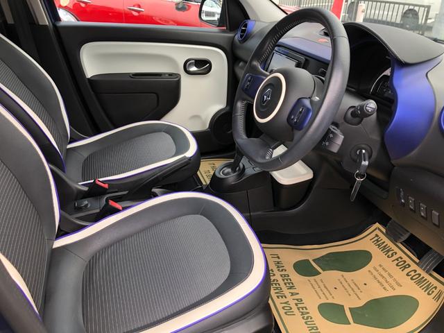 トゥインゴ ノクターン　／１００台限定車　ナビ　フルセグＴＶ　バックカメラ　Ｂｌｕｅｔｏｏｔｈ　ＤＶＤ再生　オートＬＥＤヘッドライト　ＥＴＣ　ハーフレザーシート　クルーズコントロール　クリアランスソナー　前後ドラレコ（17枚目）