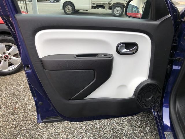 トゥインゴ ノクターン　／１００台限定車　ナビ　フルセグＴＶ　バックカメラ　Ｂｌｕｅｔｏｏｔｈ　ＤＶＤ再生　オートＬＥＤヘッドライト　ＥＴＣ　ハーフレザーシート　クルーズコントロール　クリアランスソナー　前後ドラレコ（28枚目）