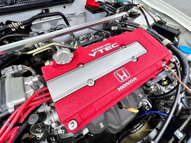 インテグラ タイプＲ　Ｂ１８Ｃ　１．８Ｌ　ＤＯＨＣ　ＶＴＥＣエンジン搭載！２００ＰＳ／８０００ｒｐｍ　３ドアクーペ　サイドタイプＲエンブレムも新品　エンブレム＋デカール新品　ホイールリペア済（46枚目）