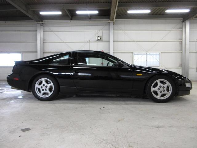 フェアレディＺ ３００ＺＸ　２ｂｙ２　Ｔバールーフ　純正ブラック　純正５マニュアル　ＦＵＪＩＴＳＵＢＯ製マフラー　運転席エアバッグ　オートエアコン　社外ＣＤデッキＢｌｕｅｔｏｏｔｈ接続可能　フォグランプ　ＧＺ３２（25枚目）