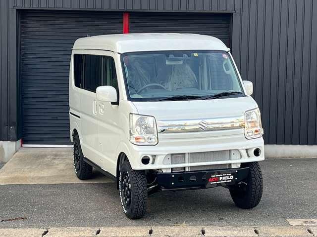 ＪＰターボ　踏み間違い防止　オートハイビーム　シートヒータ　フルタイム４ＷＤ　エアバック　助手席エアバック　リアコーナーセンサー　ＥＳＰ　キーフリー　ターボ　フルフラットシート　セキュリティ　ベンチシ－ト　ＰＷ(3枚目)