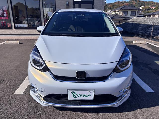 フィット ｅ：ＨＥＶホーム　純正９インチナビ／ブルートゥース／ＣＤ／ＤＶＤ／バックカメラ／ＥＴＣ／ホンダセンシング／ダウンサス／モデューロエアロ／社外１７ＡＷ／プッシュスタート／スマートキー／ＬＥＤヘッドライト／フォグ／クルコン（2枚目）