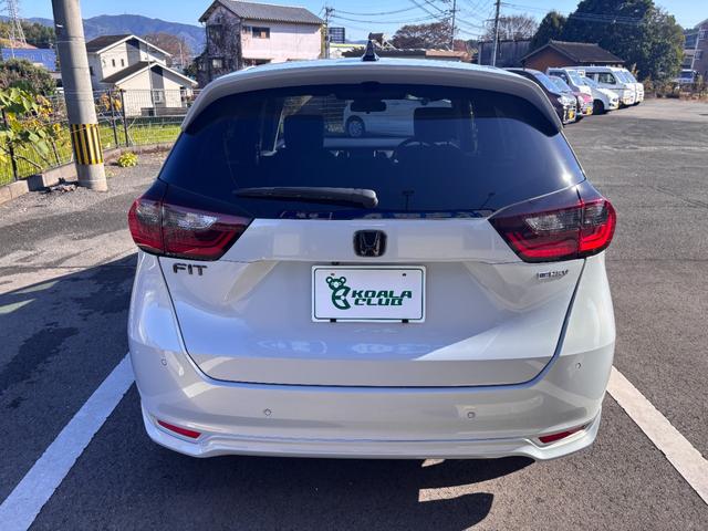 フィット ｅ：ＨＥＶホーム　純正９インチナビ／ブルートゥース／ＣＤ／ＤＶＤ／バックカメラ／ＥＴＣ／ホンダセンシング／ダウンサス／モデューロエアロ／社外１７ＡＷ／プッシュスタート／スマートキー／ＬＥＤヘッドライト／フォグ／クルコン（5枚目）