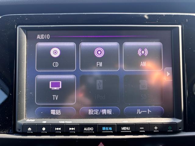 フィット ｅ：ＨＥＶホーム　純正９インチナビ／ブルートゥース／ＣＤ／ＤＶＤ／バックカメラ／ＥＴＣ／ホンダセンシング／ダウンサス／モデューロエアロ／社外１７ＡＷ／プッシュスタート／スマートキー／ＬＥＤヘッドライト／フォグ／クルコン（12枚目）