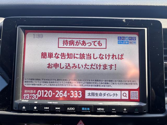 フィット ｅ：ＨＥＶホーム　純正９インチナビ／ブルートゥース／ＣＤ／ＤＶＤ／バックカメラ／ＥＴＣ／ホンダセンシング／ダウンサス／モデューロエアロ／社外１７ＡＷ／プッシュスタート／スマートキー／ＬＥＤヘッドライト／フォグ／クルコン（14枚目）