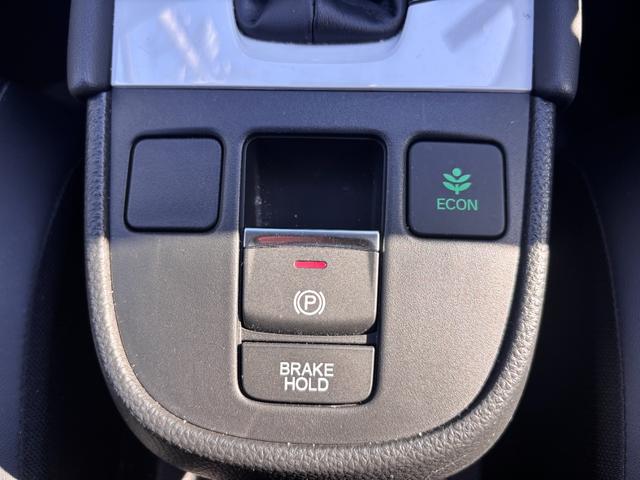 フィット ｅ：ＨＥＶホーム　純正９インチナビ／ブルートゥース／ＣＤ／ＤＶＤ／バックカメラ／ＥＴＣ／ホンダセンシング／ダウンサス／モデューロエアロ／社外１７ＡＷ／プッシュスタート／スマートキー／ＬＥＤヘッドライト／フォグ／クルコン（19枚目）