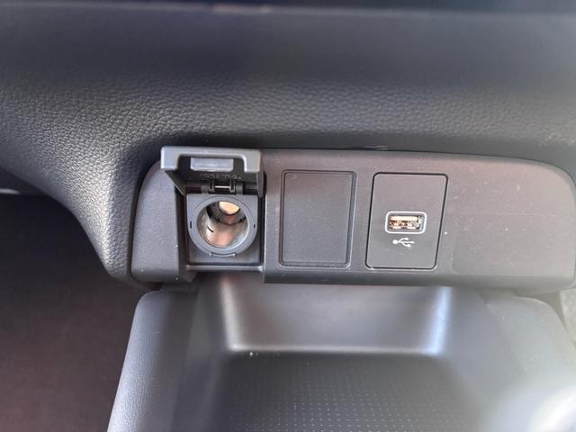 フィット ｅ：ＨＥＶホーム　純正９インチナビ／ブルートゥース／ＣＤ／ＤＶＤ／バックカメラ／ＥＴＣ／ホンダセンシング／ダウンサス／モデューロエアロ／社外１７ＡＷ／プッシュスタート／スマートキー／ＬＥＤヘッドライト／フォグ／クルコン（23枚目）