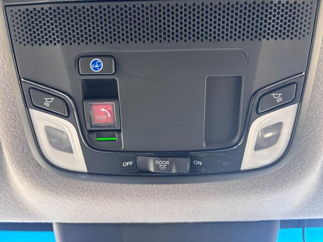 フィット ｅ：ＨＥＶホーム　純正９インチナビ／ブルートゥース／ＣＤ／ＤＶＤ／バックカメラ／ＥＴＣ／ホンダセンシング／ダウンサス／モデューロエアロ／社外１７ＡＷ／プッシュスタート／スマートキー／ＬＥＤヘッドライト／フォグ／クルコン（25枚目）