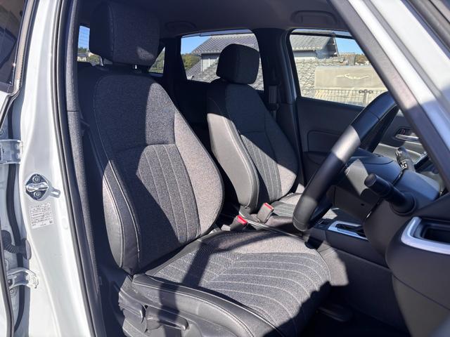 フィット ｅ：ＨＥＶホーム　純正９インチナビ／ブルートゥース／ＣＤ／ＤＶＤ／バックカメラ／ＥＴＣ／ホンダセンシング／ダウンサス／モデューロエアロ／社外１７ＡＷ／プッシュスタート／スマートキー／ＬＥＤヘッドライト／フォグ／クルコン（27枚目）