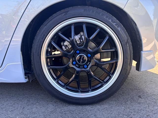 フィット ｅ：ＨＥＶホーム　純正９インチナビ／ブルートゥース／ＣＤ／ＤＶＤ／バックカメラ／ＥＴＣ／ホンダセンシング／ダウンサス／モデューロエアロ／社外１７ＡＷ／プッシュスタート／スマートキー／ＬＥＤヘッドライト／フォグ／クルコン（35枚目）