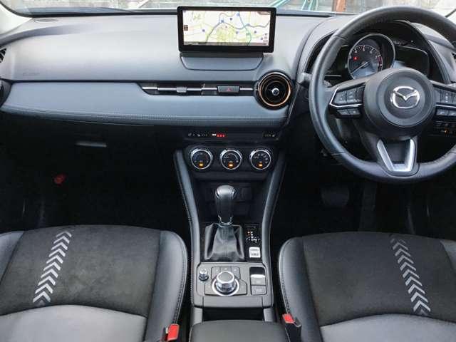 �����ړ��̏��Ȃ����ʃ]�[���ɑ��s����z�u�A���E��W���Ȃ��Z���^�[�f�B�X�v���C�̔z�u�A�Z���^�[�f�B�X�v���C�̑���̓R�}���_�[�R���g���[���ŉ\�B�^�]�ɏW���ł��K�v�ȏ��𓦂��Ȃ����C�A�E�g�ł��B