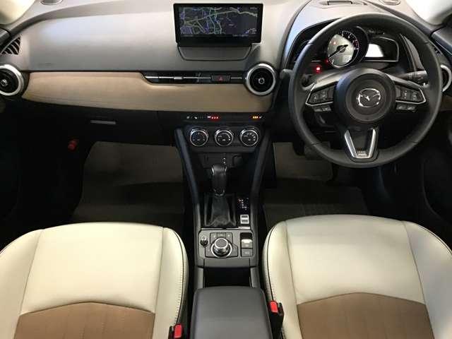 �����ړ��̏��Ȃ����ʃ]�[���ɑ��s����z�u�A���E��W���Ȃ��Z���^�[�f�B�X�v���C�̔z�u�A�Z���^�[�f�B�X�v���C�̑���̓R�}���_�[�R���g���[���ŉ\�B�^�]�ɏW���ł��K�v�ȏ��𓦂��Ȃ����C�A�E�g�ł��B