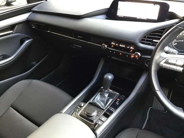 MAZDA3ファストバック 2.0 20S プロアクティブ ツーリング セレクション ナビ ETC 前後ドラレコ 全方位モニター Pシート レーダークルーズ キーレス 衝突被害軽減ブレーキ シートヒーター DVD再生 スマートキー バックカメラ オートハイビーム アイドリングストップ(20枚目)