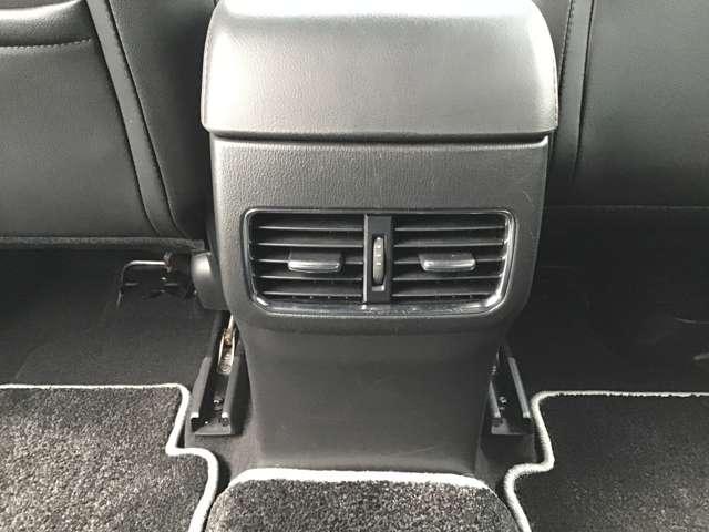 �㕔���Ȃ̐^�񒆂ɃG�A�R���̐����o��������A���K�ɉ߂����܂�